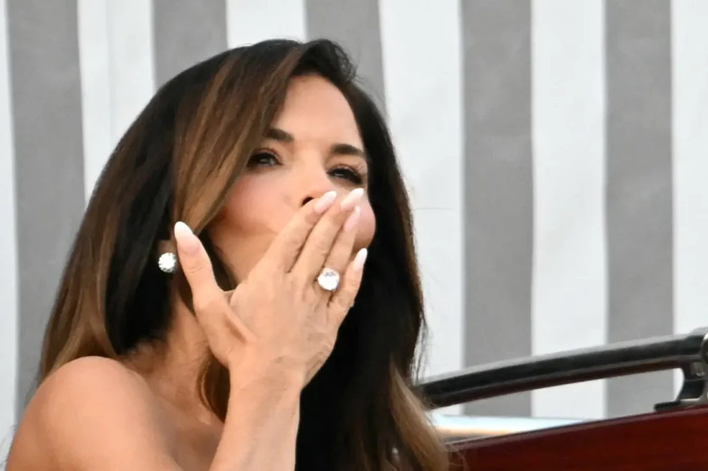 Amazon founder marriage image